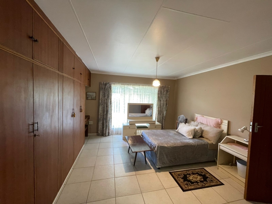 5 Bedroom Property for Sale in Panorama Free State